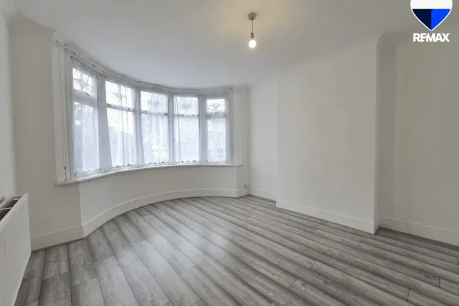 96, Hulse Avenue, Barking photo 3