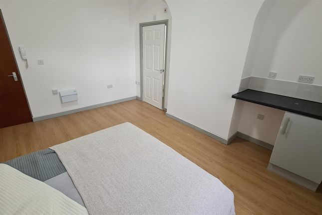 Room to rent in Himley Road, Dudley