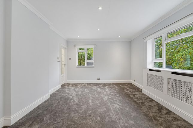 West Barnes Lane, New Malden photo 4