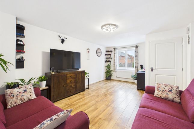92, Renard Rise, Gloucestershire photo 2
