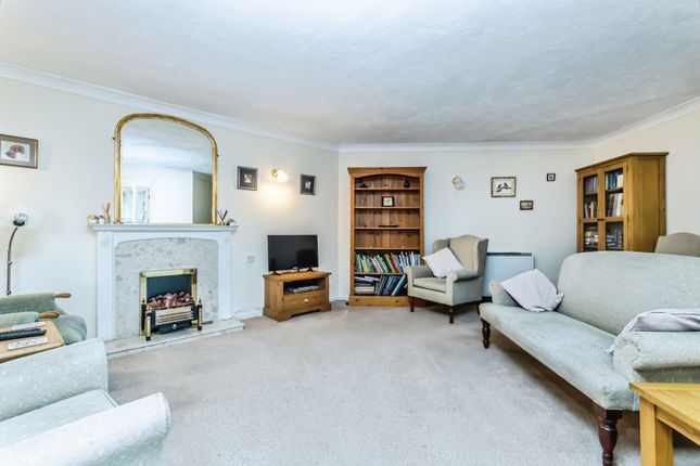 36 Hillcroft Court,, Chaldon Road, Surrey photo 2