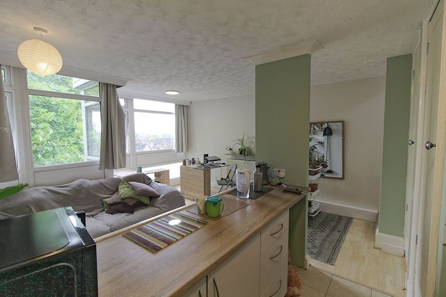14 Falmouth Road, Leicester photo 4