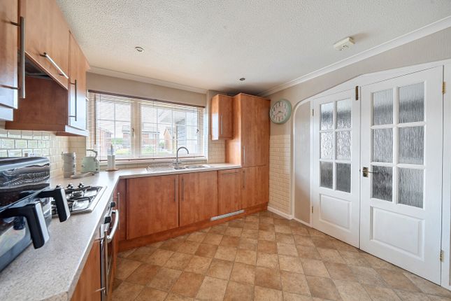 Roslyn Way, Dunstable photo 3