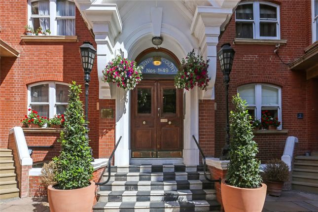 Thumbnail Flat for sale in Burnham Court, Moscow Road, London