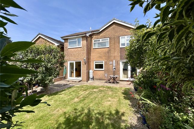 7, Alphin Close, Mossley photo 2