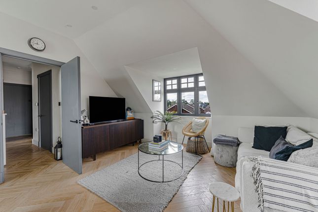 Flat 8, Weston Court, Thames Ditton photo 2