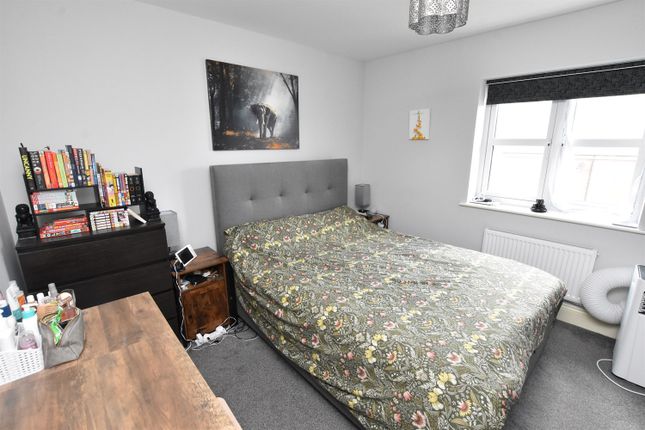 30, Goodacre Close, Alfreton photo 5