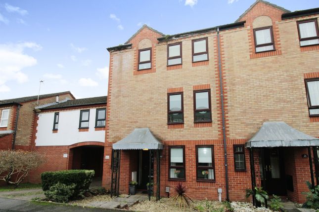 Thumbnail Town house for sale in Walton Place, Cardiff