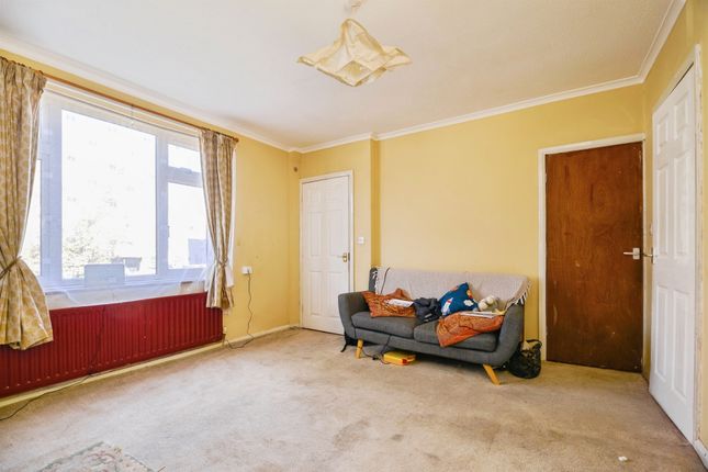 77, Moorside Crescent, Stockton-On-Tees photo 3