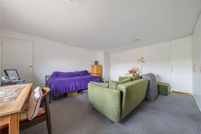 Flat 8, 157, Victoria Way, London photo 2