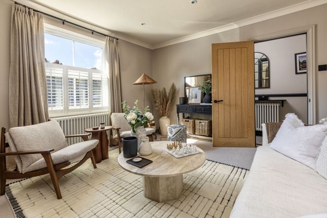 405, Stroude Road, Virginia Water photo 4