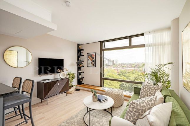 Flat for sale in Parliament View Apartments, 1 Albert Embankment, London