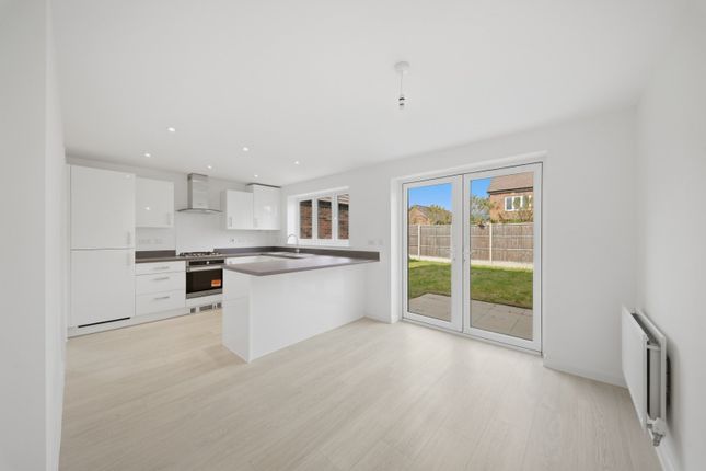 38, Jasmine Gardens, Nottingham photo 2