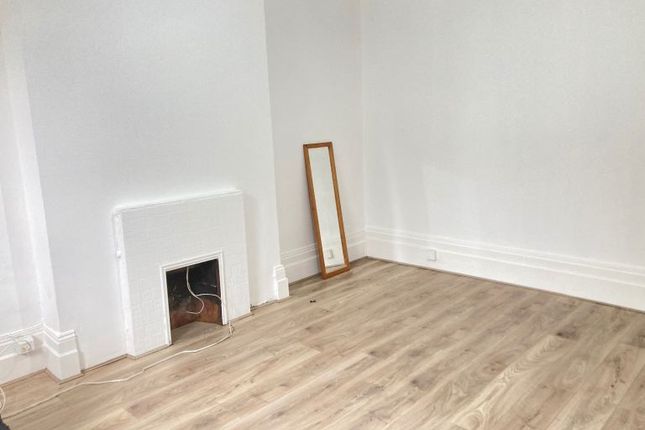 Very Near Hastings Road Area, Ealing photo 3