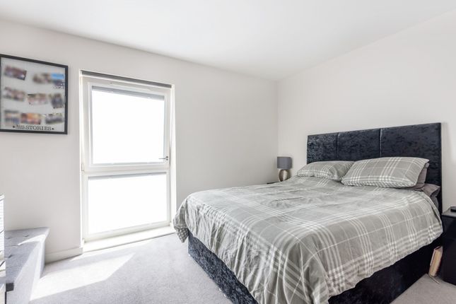 11 Emerald Court, Ruislip photo 4