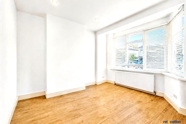 39 Aylands Road, Enfield photo 5