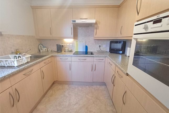 16, Stoneleigh Court, Porthcawl photo 4