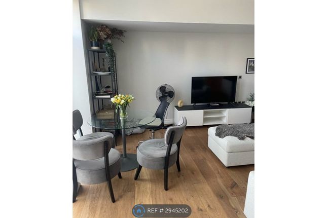 Flat, Littleworth Road, Esher photo 5