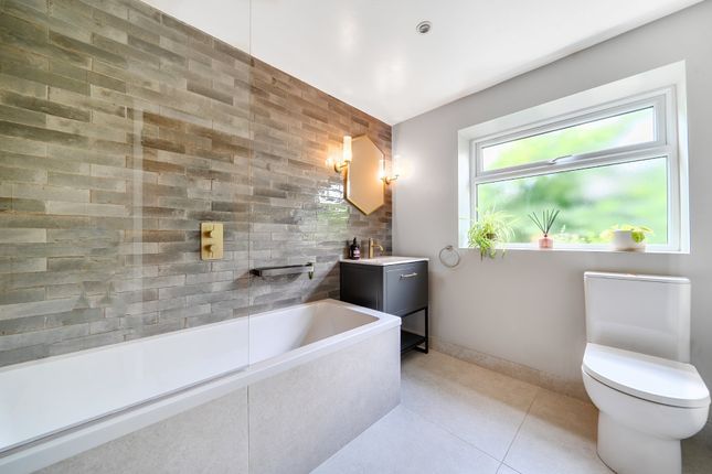 48, Thistlecroft Road, Surrey photo 4