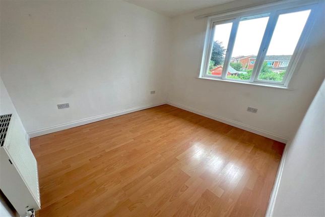 Flat to rent in Witt Road, Fair Oak, Eastleigh