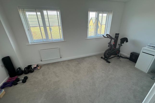 61, Redlands Way, Swindon photo 5
