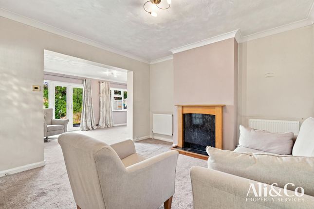 187 Blackshots Lane, Grays photo 3