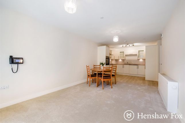 Flat 1 Nightingale Lodge, Great Well Drive, Romsey photo 4