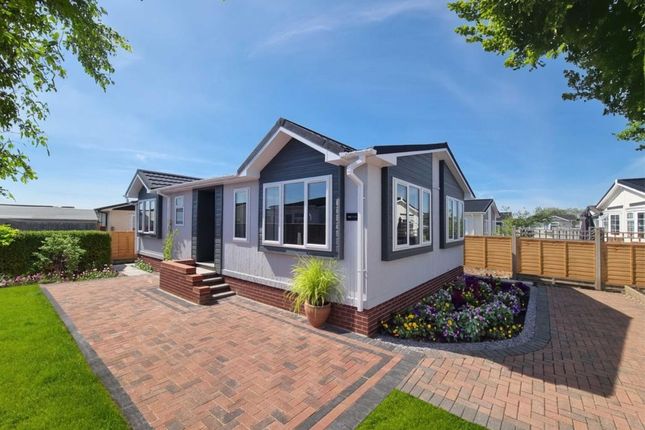 2-bed caravan on 10a, The Beeches, Maulden, £290,000