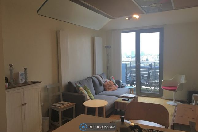 Flat to rent in Thomas Frye Court, London