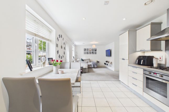 1 Wellsbourne House, High Wycombe photo 2