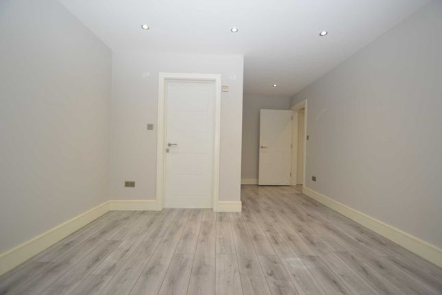 Flat to rent in Welcomes Road, Kenley, Purley