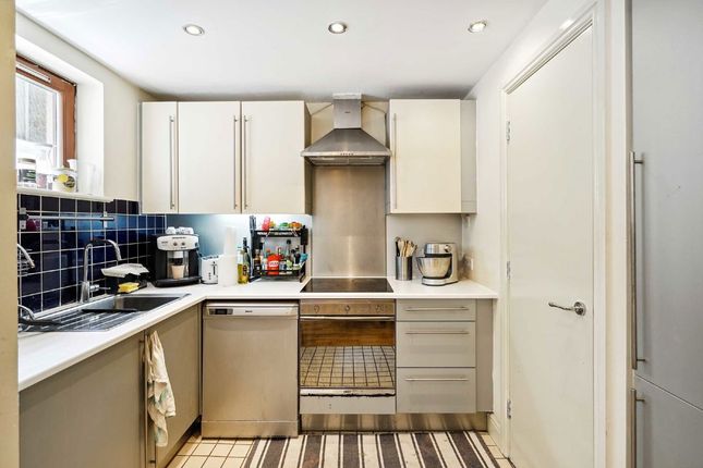 Flat 7, Naylor Building East, 15, Adler Street, London photo 3