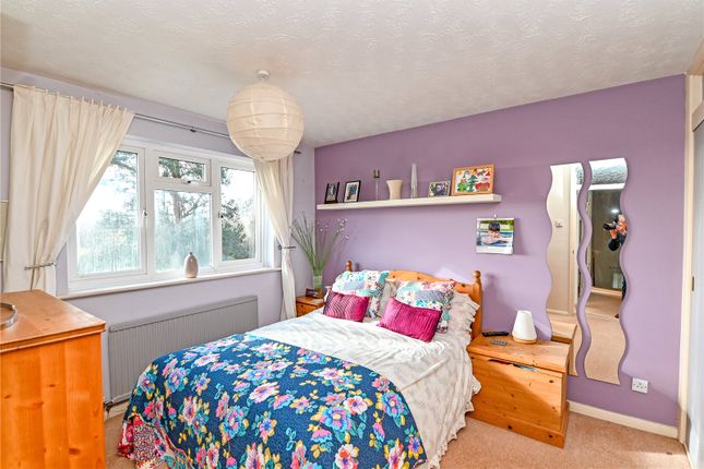 23, Heron Close, Lymington photo 4
