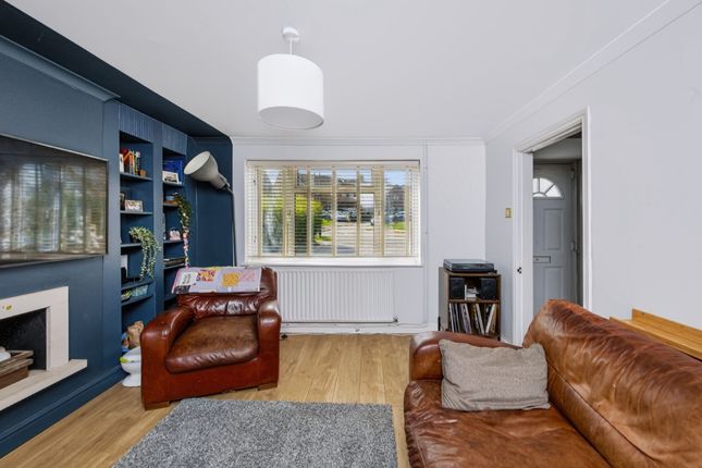 8 Coombe Hill, Billingshurst photo 2