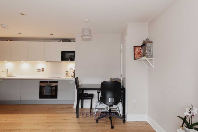 Flat to rent in Acer House, Epsom
