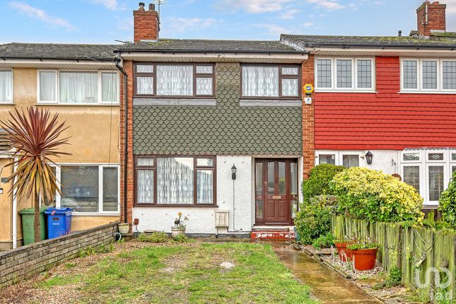 Terraced house for sale in Toft Avenue, Grays