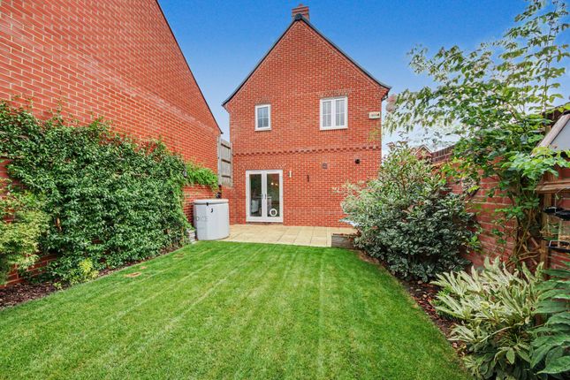 1, Morant Crescent, Botley, SO32 photo 3