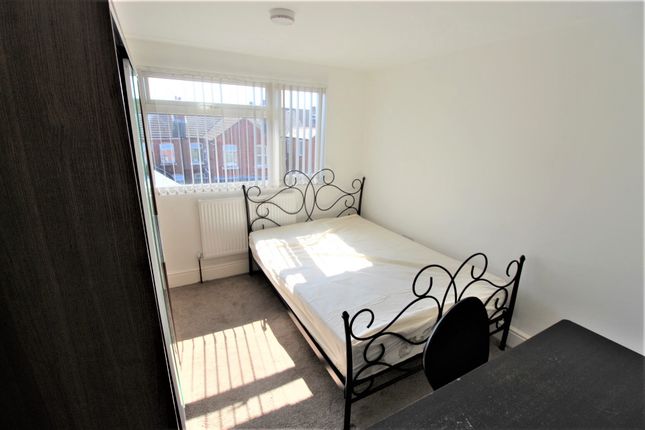 Terraced house to rent in Hugh Road, Coventry