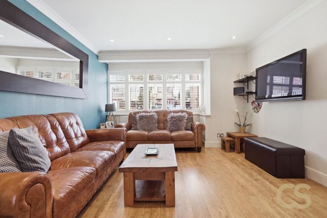 4 Pine Close, Cheshunt, Hertfordshire photo 2