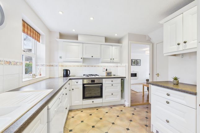 17 Elgar Way, Horsham photo 4