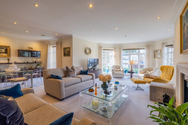 Flat for sale in Mountview Close, London