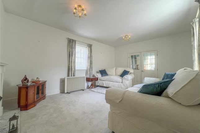 25, St Georges Court, Trowbridge photo 3