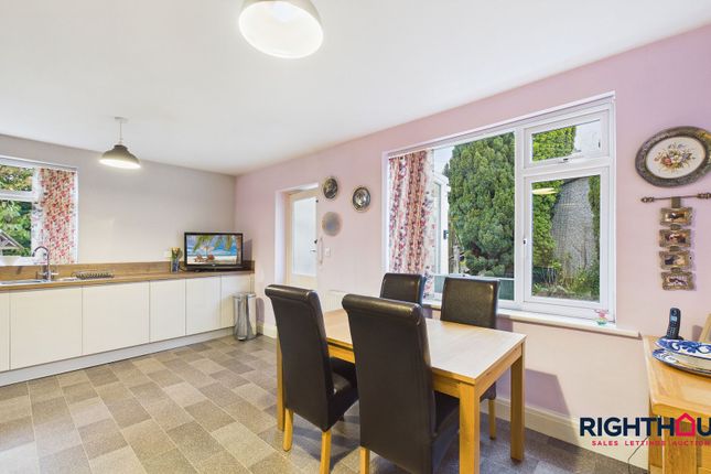 28 Nab Wood Grove, Shipley photo 5