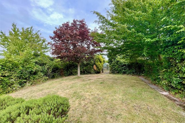 2, Thorndon Park Crescent, Essex photo 3