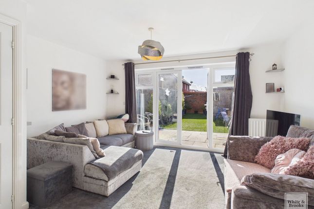 2 Meaden Way, Bognor Regis photo 2