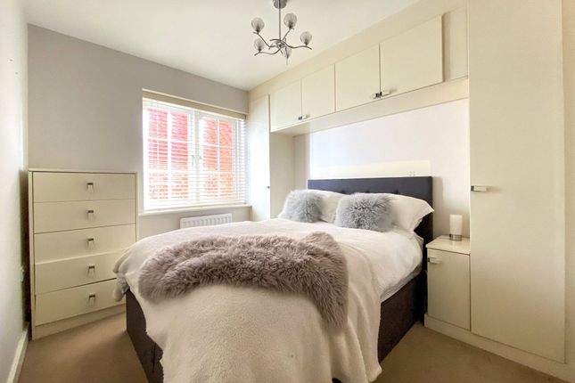 16,, Rowan House, Oxted photo 4