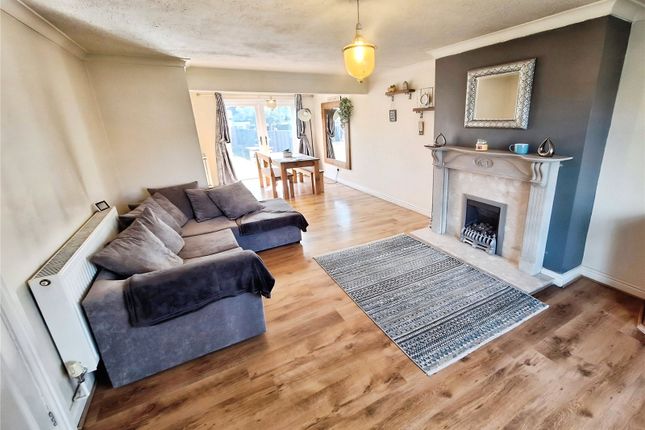 31, Frensham Drive, Warwickshire photo 2