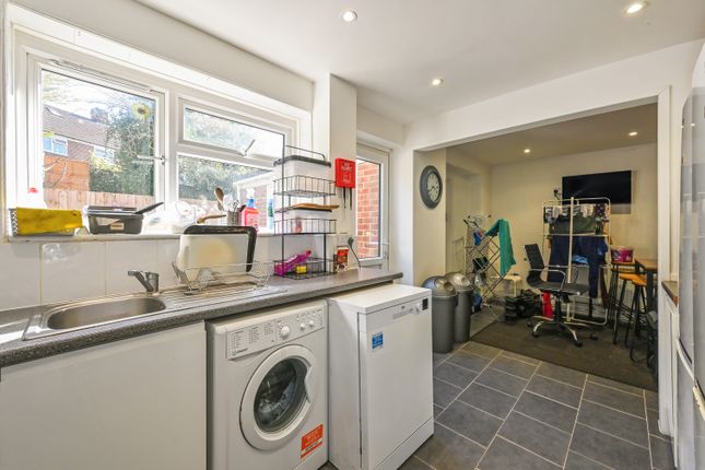 Room 3, 14, Warren Road, Winchester photo 4