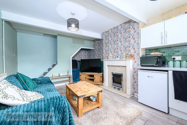 50, Towngate, West Yorkshire photo 4
