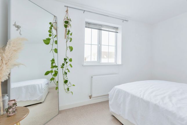 Flat for sale in Stackyard Close, Leicester